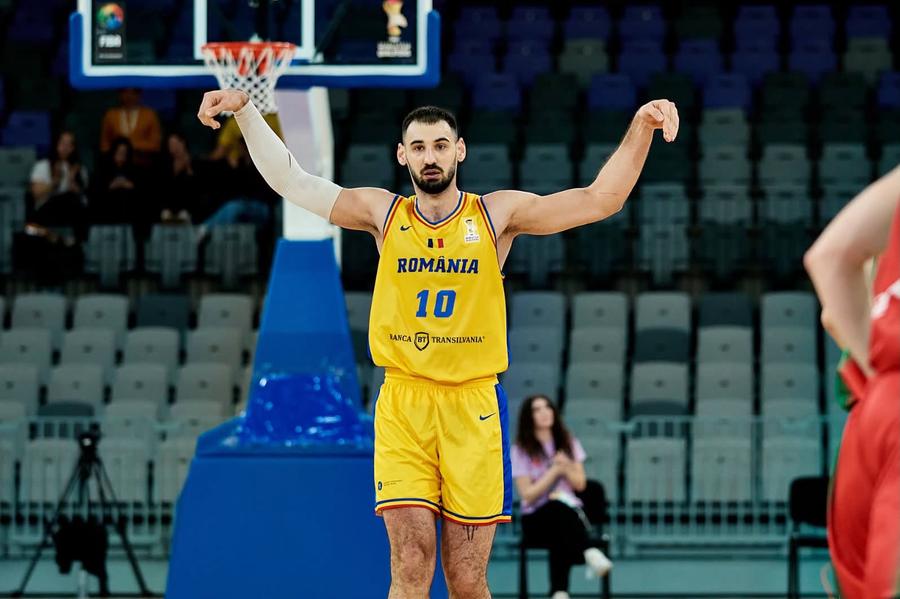 Bobe Nicolescu, în maioul naționalei/Foto: Facebook (U-BT Cluj-Napoca) Bobe Nicolescu, căpitanul naționalei, a explicat de ce a plecat la Cluj după 11 sezoane la Oradea: „Zona de confort”