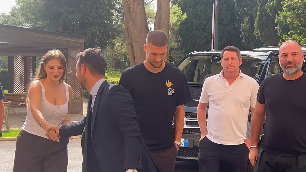 Daniel Bîrligea a ajuns la Frosinone // foto: captură X @ Gianluca Di Marzio