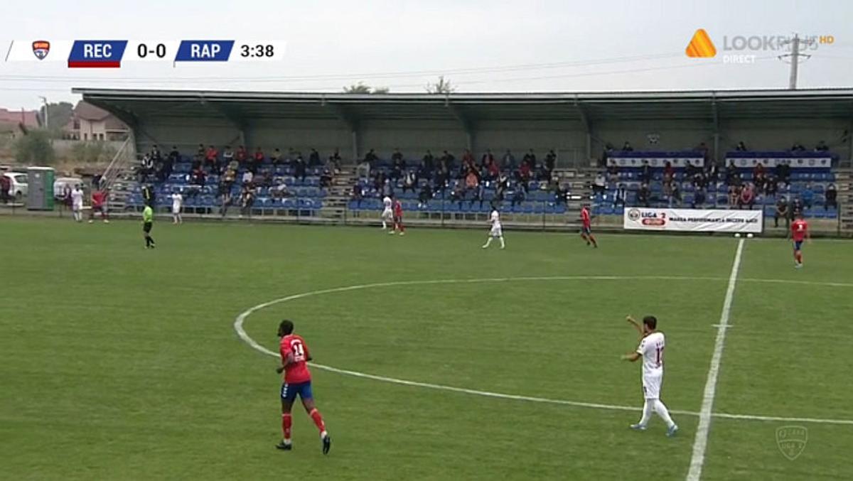 FOTO Au uitat de protocol: zeci de oameni în tribune la Comuna Recea - Rapid! Înghesuială și la gardul stadionului