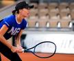 Temperaturi de 14 grade la Roland Garros » Jucătoarele se adaptează vremii friguroase, purtând haine groase și căciulițe