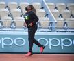 Temperaturi de 14 grade la Roland Garros » Jucătoarele se adaptează vremii friguroase, purtând haine groase și căciulițe