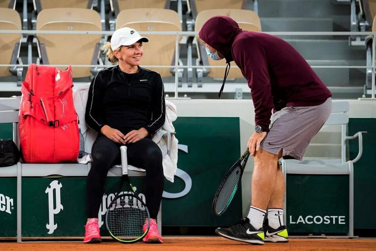 Temperaturi de 14 grade la Roland Garros » Jucătoarele se adaptează vremii friguroase, purtând haine groase și căciulițe