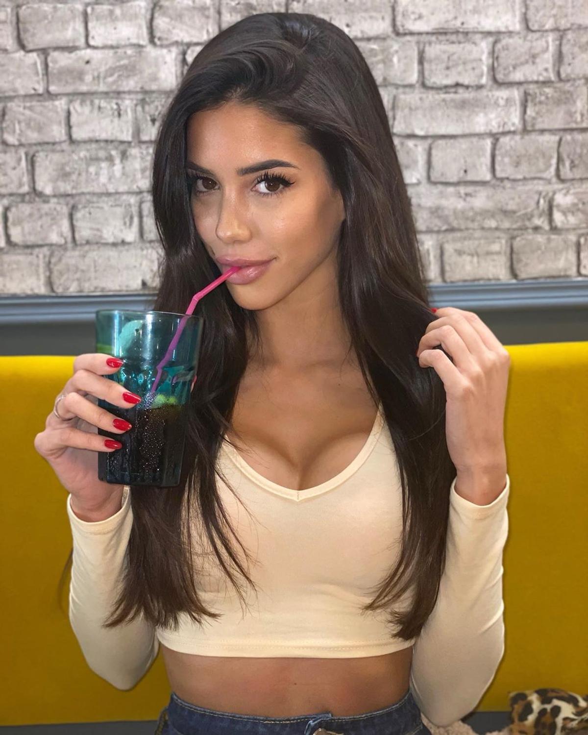 FOTO De la Zidane la Suarez » Nadia este model și face ravagii printre fotbaliști!
