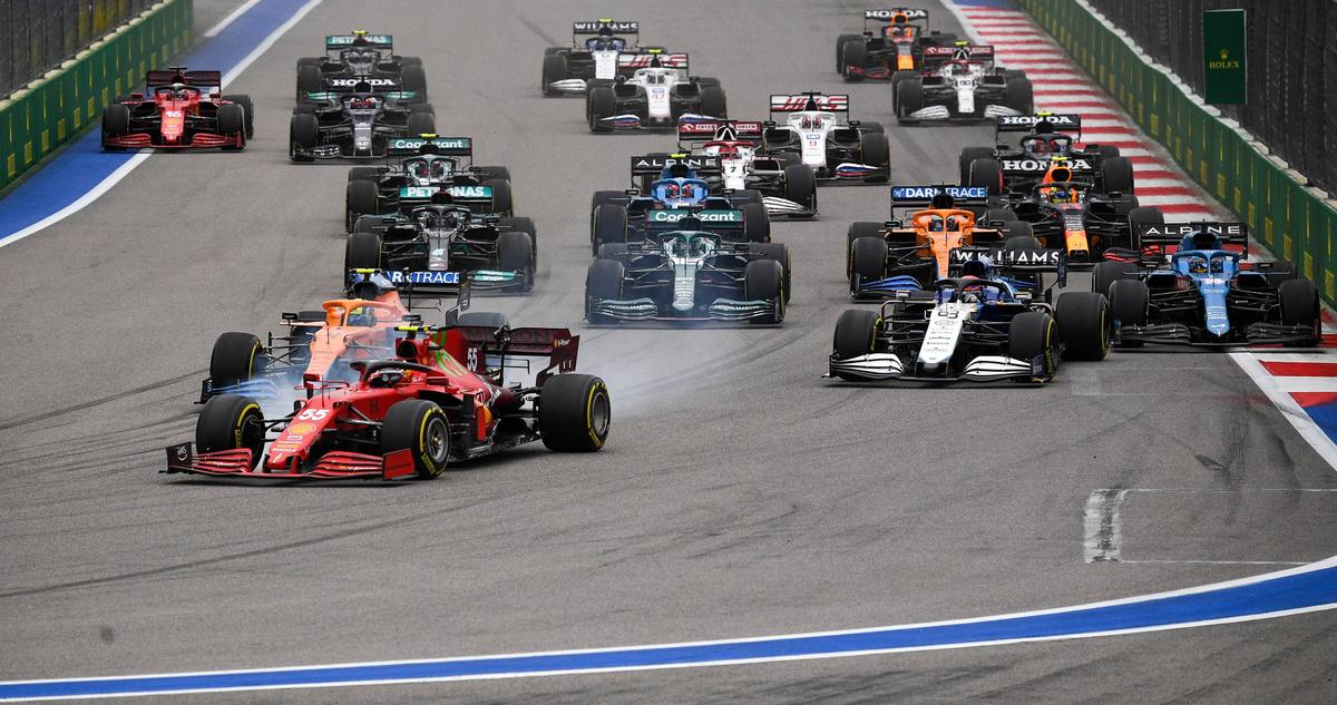 Final dramatic în MP al Rusiei! Hamilton, la victoria 100 după ce ploaia a schimbat totul în ultimele tururi