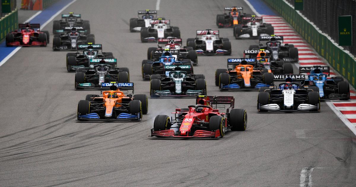 Final dramatic în MP al Rusiei! Hamilton, la victoria 100 după ce ploaia a schimbat totul în ultimele tururi