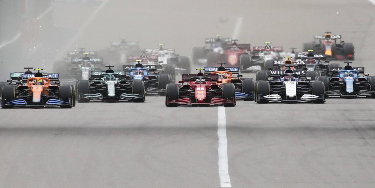 Final dramatic în MP al Rusiei! Hamilton, la victoria 100 după ce ploaia a schimbat totul în ultimele tururi