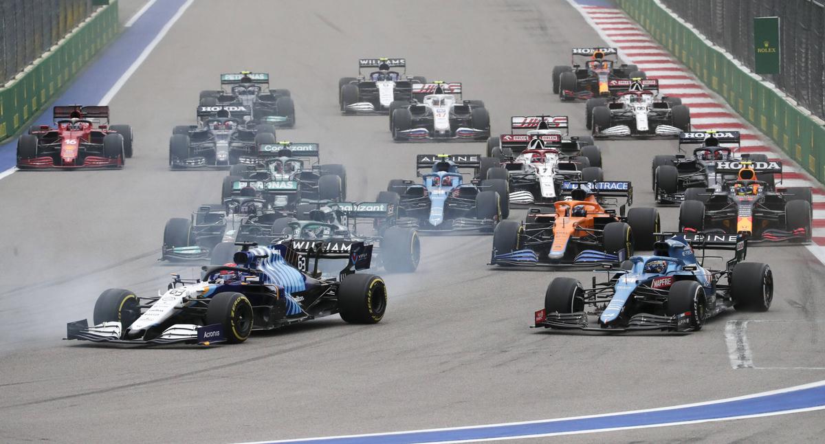 Final dramatic în MP al Rusiei! Hamilton, la victoria 100 după ce ploaia a schimbat totul în ultimele tururi
