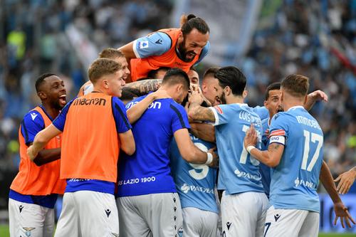 Lazio și AS Roma se întâlnesc astăzi, de la ora 19:00, în runda cu numărul 6 din Serie A. Partida poate fi urmărită în format liveTEXT pe GSP.ro și televizat pe Telekom Sport 3, Digi Sport 3 și Look Sport.