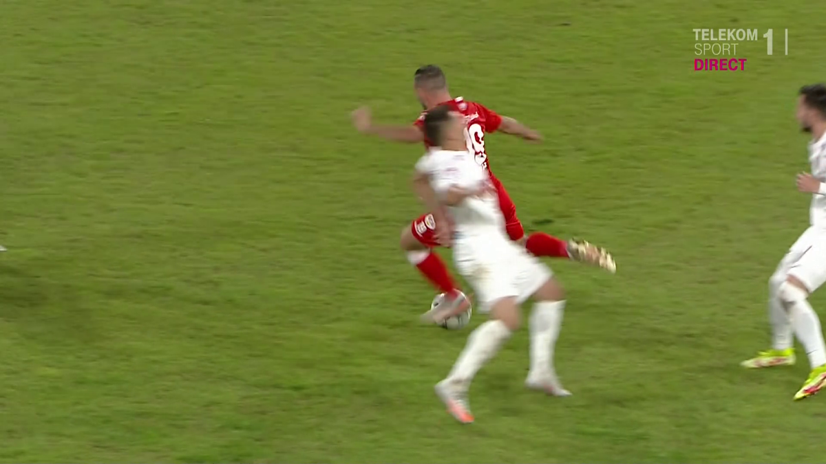 UTA - CFR Cluj // Fault asupra lui Mihai Bordeianu