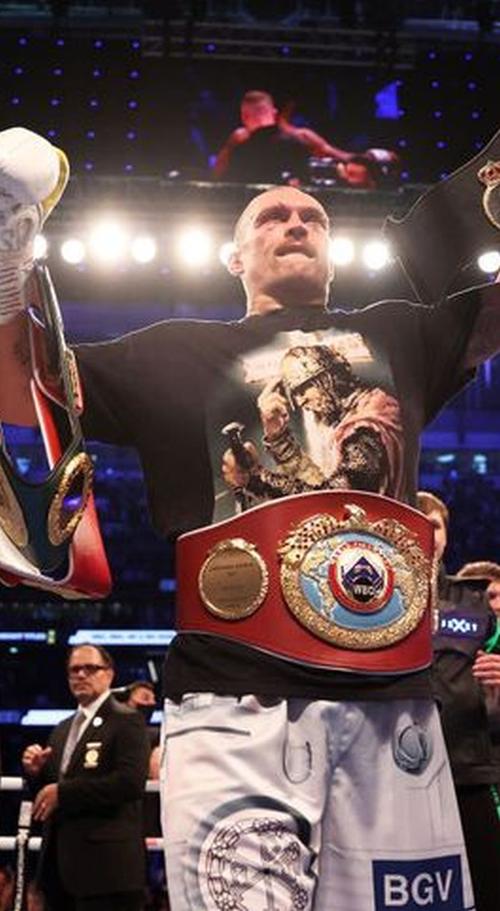 Boxerul Oleksandr Usyk (35 ani), campion mondial WBC, IBF și IBO, a debutat în fotbal pentru formația FC Polissya din liga a doua ucraineană. Foto: Guliver/GettyImages