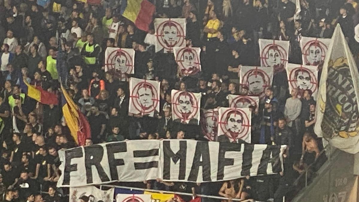 Bătaie pe arena din Giulești la meciul România - Bosnia
