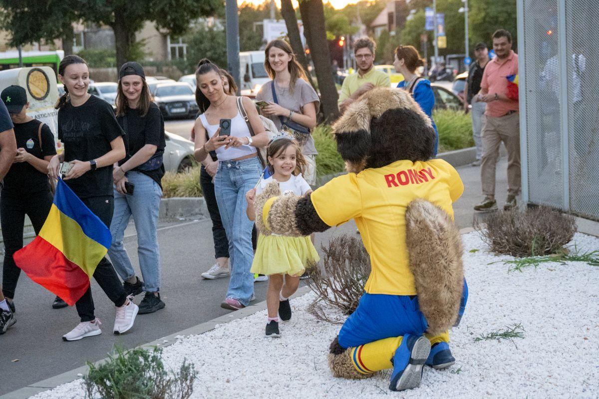Prezent la meciul naționalei feminine, are un mesaj puternic: „Ce ciudat e să mergi pe un stadion unde nimeni nu înjură și nu îsi varsă frustrările. Tot respectul pentru aceste doamne!”