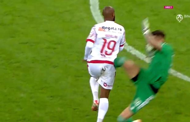 Cum a scăpat Gurău de eliminare? Decizie controversată a lui Feșnic în Dinamo - FCU Craiova