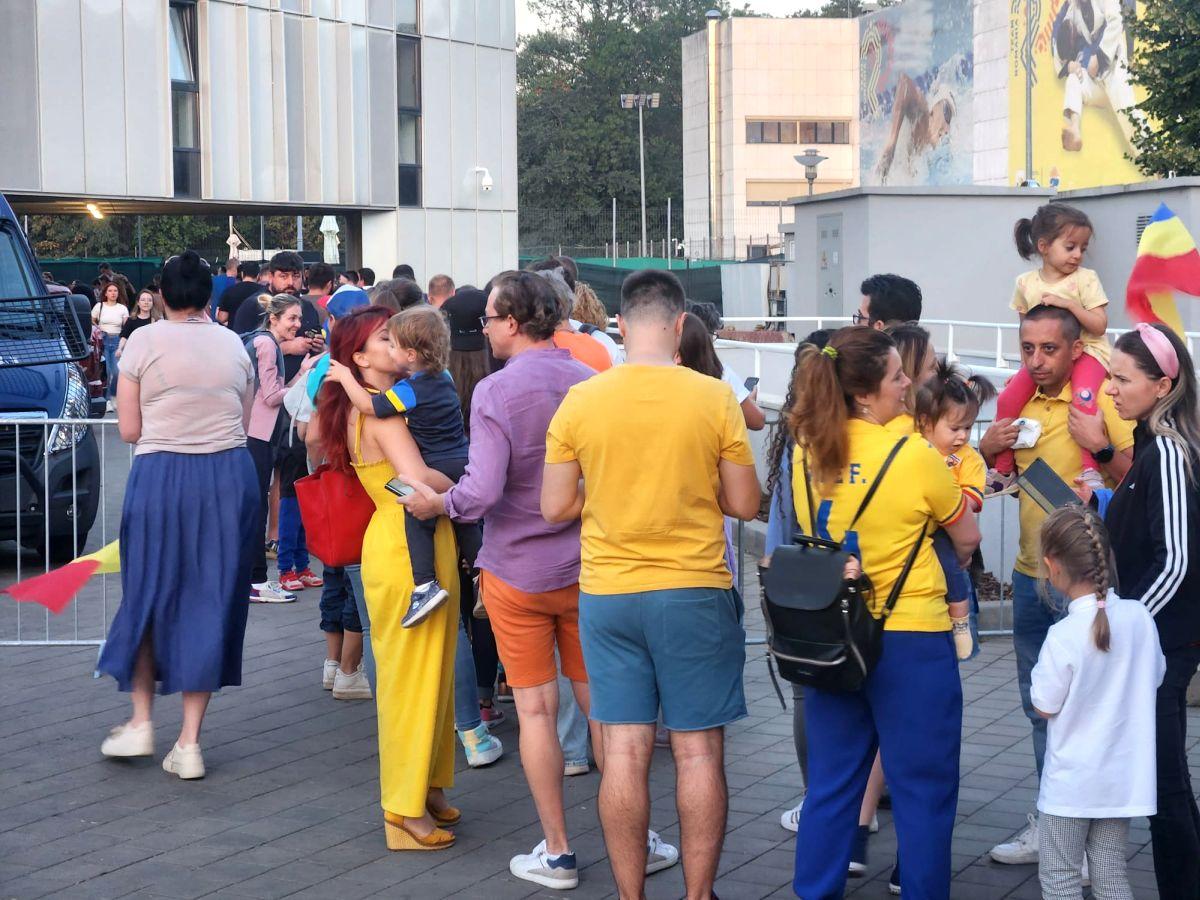 Prezent la meciul naționalei feminine, are un mesaj puternic: „Ce ciudat e să mergi pe un stadion unde nimeni nu înjură și nu îsi varsă frustrările. Tot respectul pentru aceste doamne!”