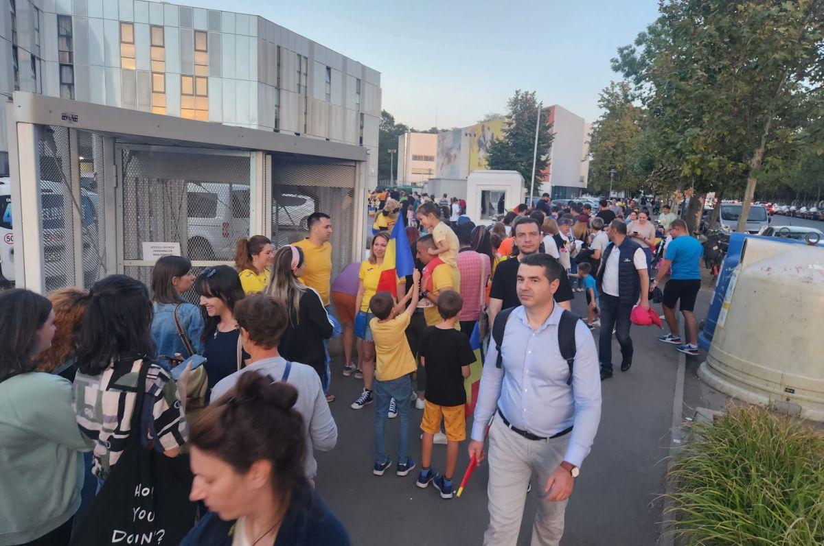 Prezent la meciul naționalei feminine, are un mesaj puternic: „Ce ciudat e să mergi pe un stadion unde nimeni nu înjură și nu îsi varsă frustrările. Tot respectul pentru aceste doamne!”