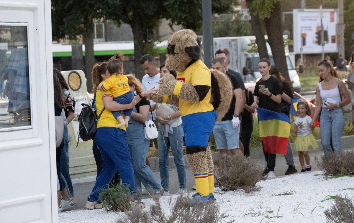 Prezent la meciul naționalei feminine, are un mesaj puternic: „Ce ciudat e să mergi pe un stadion unde nimeni nu înjură și nu îsi varsă frustrările. Tot respectul pentru aceste doamne!”