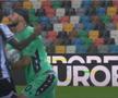 Răzvan Sava e felicitat de colegi pentru penaltyul apărat la scorul de 3-1 pentru Udinese contra Salernitanei / Foto: captură TV