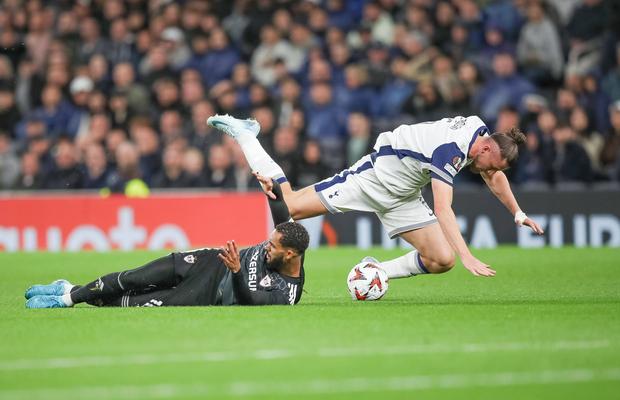 Surprinzător! Cât s-a terminat Tottenham - Qarabag, după eliminarea lui Drăgușin din minutul 8