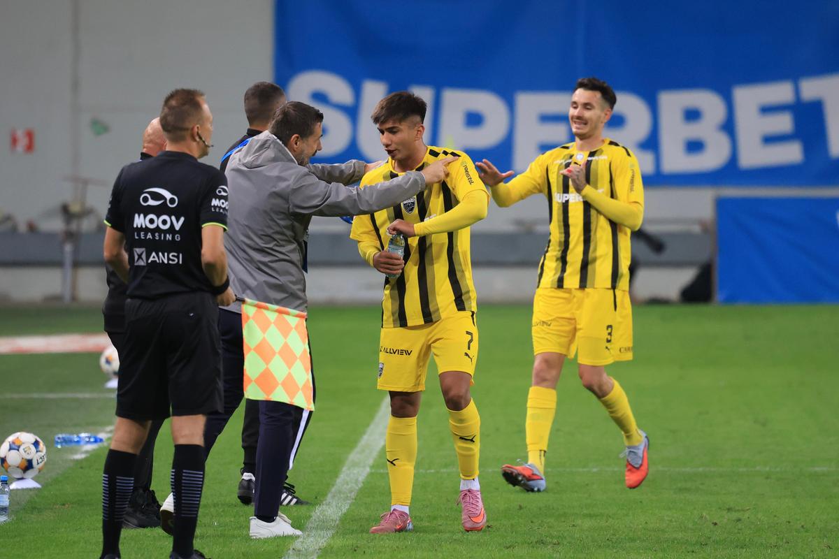 Universitatea Craiova - Dinamo, derby cu 4 reușite pe „Oblemenco” » GOL DECISIV în minutul 90! Clasamentul ACUM