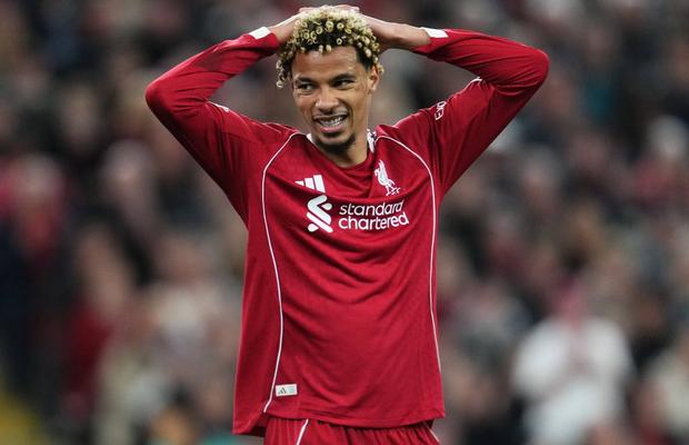Liverpool l-a amendat drastic pe Hugo Ekitike pentru cartonașul roșu „stupid”