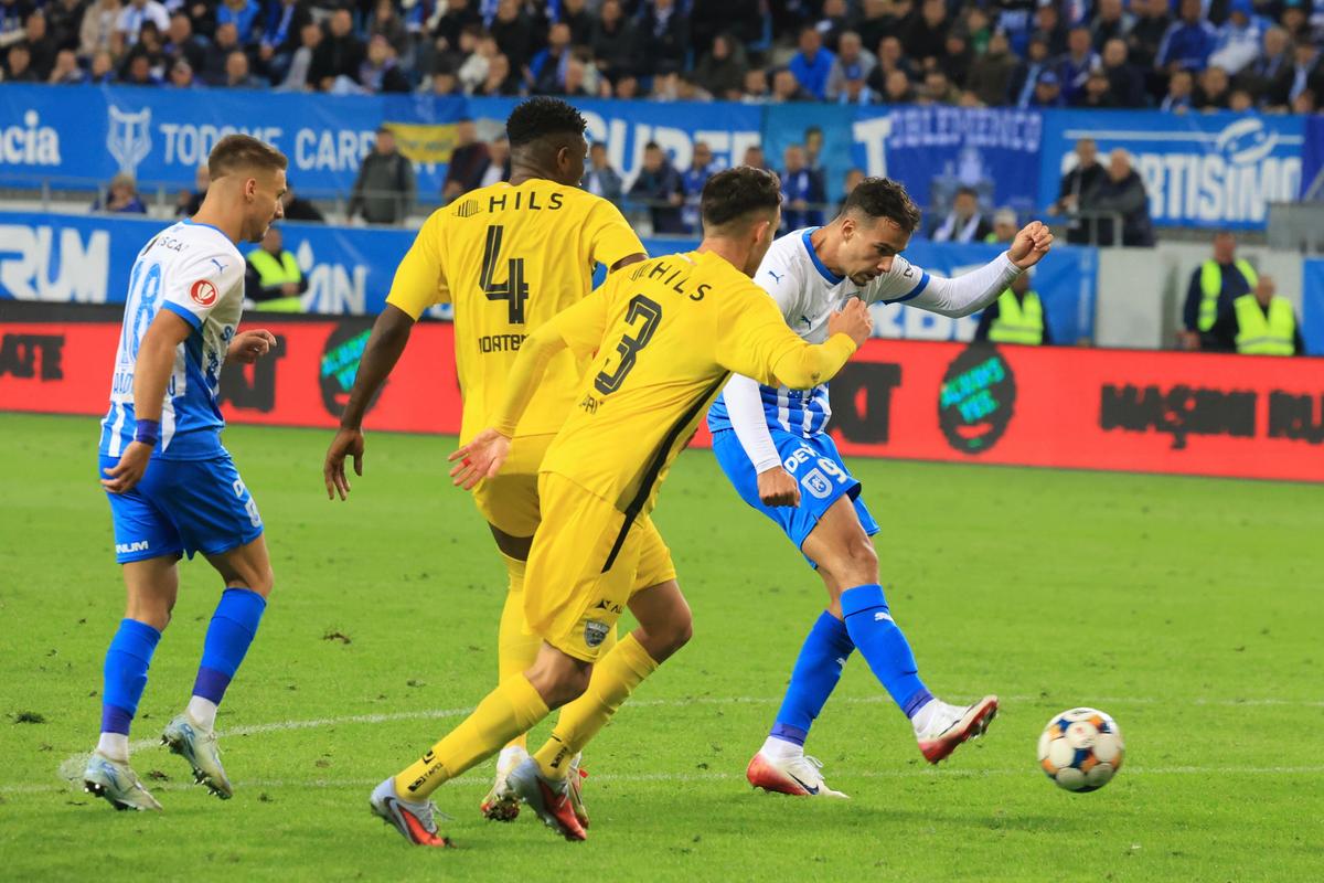 Imagini din meci Craiova - Dinamo, etapa #11 // foto: Ionuț Iordache (GSP)