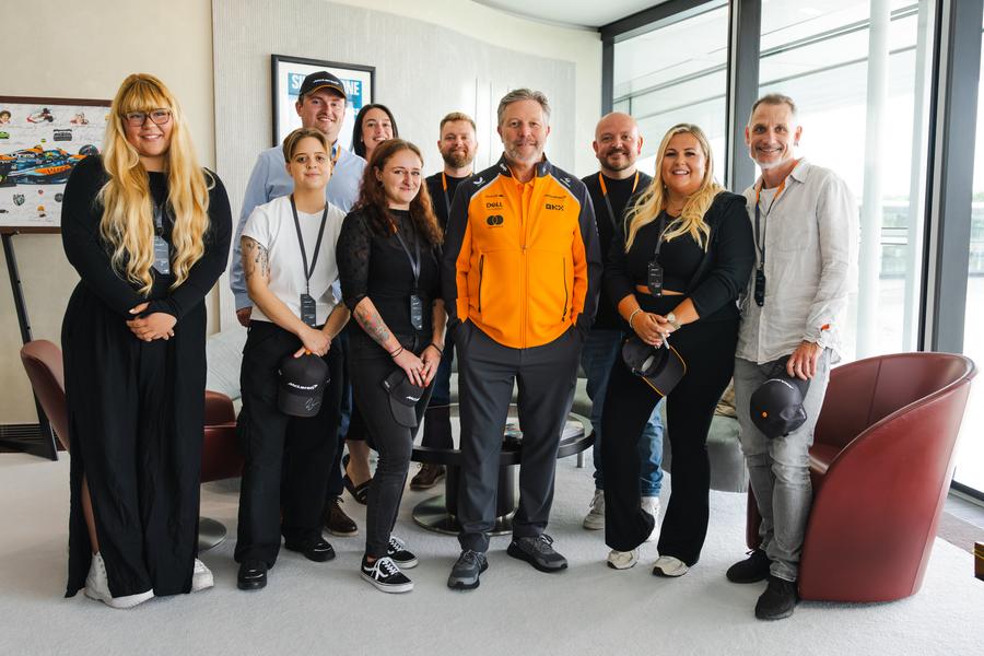 VELO și echipa McLaren de Formula 1 creează o experiență memorabilă pentru fani prin campania