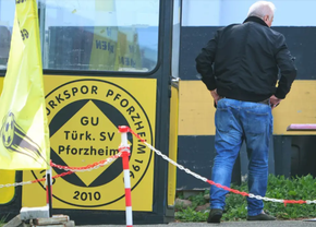 Un club folosit ca paravan pentru o rețea infracțională în „Orașul Aurului”! » 50 de milioane de euro spălate din metale prețioase topite + 27 de jucători sunt anchetați