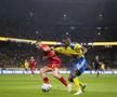 Alexander Isak și Radu Drăgușin, în Suedia - România 2-1 / Foto: Imago Images