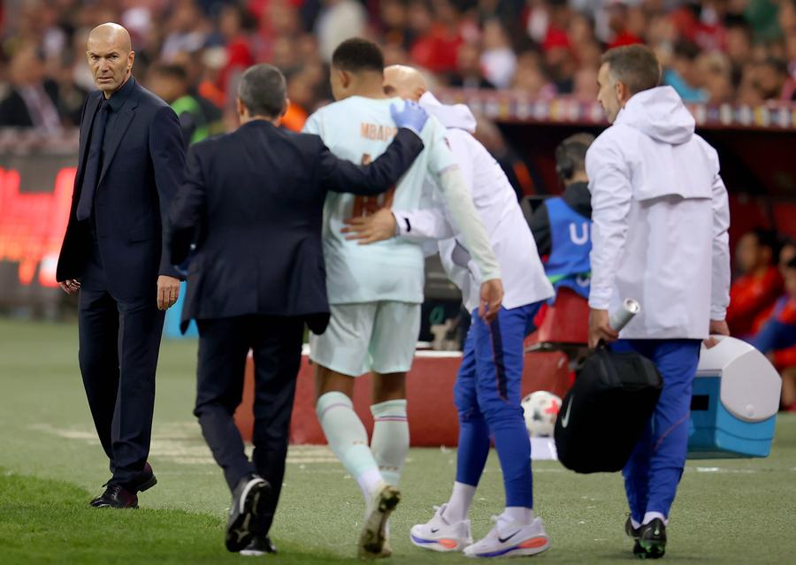 Zidane, îngrijorat de accidentarea lui Mbappe // foto: imago images Lovitură pentru Zidane la debut: Mbappe s-a accidentat și părăsește lotul Franței