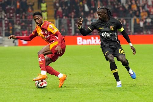 Mamadou Mendy (dreapta), noul fotbalist al lui FC Argeș / FOTO: Imago Images