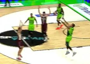 Aruncarea anului! Un turc a adus victoria echipei sale cu un coș miraculos în ultima secundă
