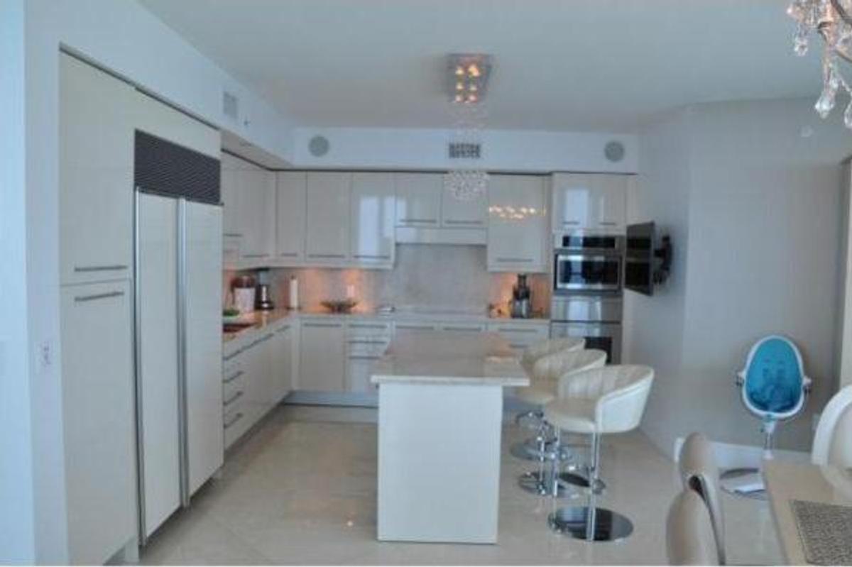 FOTO Cristi Borcea și-a vândut apartamentul din Miami » Ce profit a scos și cum arată penthouse-ul