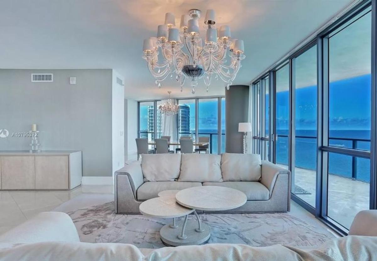 FOTO Cristi Borcea și-a vândut apartamentul din Miami » Ce profit a scos și cum arată penthouseul