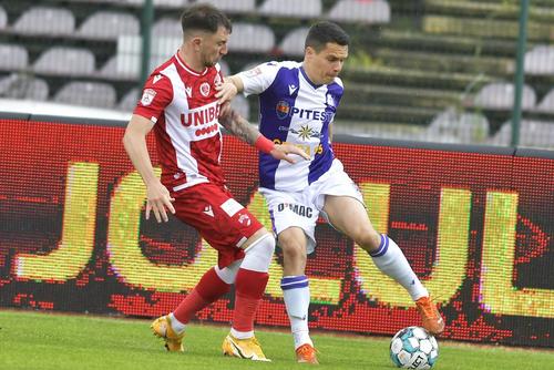 Antun Palic, dreapta, într-un meci între FC Argeș și Dinamo // foto: Imago Images