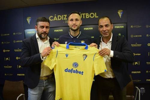 Florin Andone traversează probleme de adaptare în La Liga / Sursă foto: Twitter@Cadiz