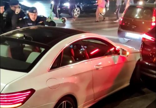 Un incident incredibil s-a petrecut în această seară la câteva sute de metri de sala Polivalentă, cu oră înaintea meciului dintre Dinamo și PSG, scor 29-36, din Liga Campionilor la handbal masculin.