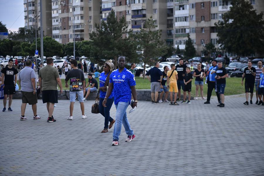 Faptul că în lotul juveților există mulți străini face ca în tribune să vină fani de pe toate meridianele Matchday experience, episodul 11 » Cum e pe stadion la meciurile de acasă ale lui FCU Craiova: o notă de 10, dar și un capitol unde e ZERO