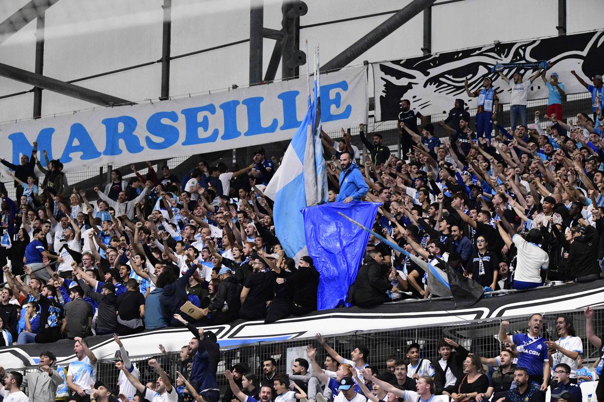 Scenografia serii în Europa a fost afișată la Marseille - AEK Atena » Ce au făcut galeriile implicate înaintea meciului