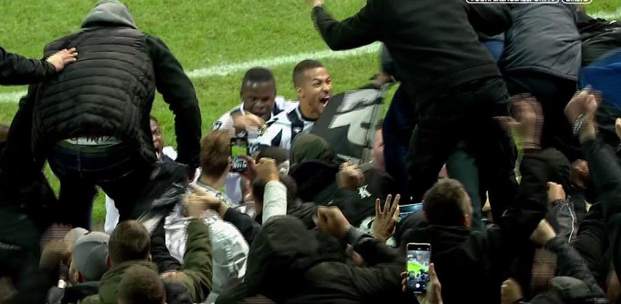 Bucuria adusă de golul victoriei a fost împărtășită cu suporterii FABULOS! Răzvan Lucescu a devenit antrenorul cu cele mai multe meciuri pe banca lui PAOK și a produs o „remontada” de senzație în Conference League