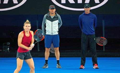 Andrei Pavel o apără pe Simona Halep // FOTO: Guliver/GettyImages