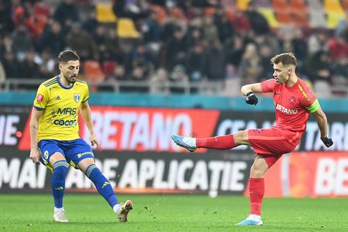 Petrolul și FCSB se vor înfrunta sâmbătă seara // foto: Imago Images