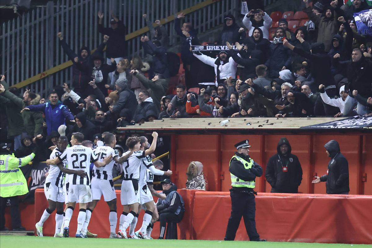 FABULOS! Răzvan Lucescu a devenit antrenorul cu cele mai multe meciuri pe banca lui PAOK și a produs o „remontada” de senzație în Conference League