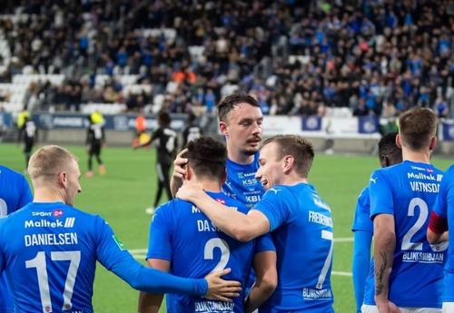 Klaksvik, campioana Insulelor Feroe, a obținut prima victorie din istorie în grupele cupelor europene. A trecut cu 3-0, pe teren propriu, de Olimpija Ljubljana, campioana Sloveniei.