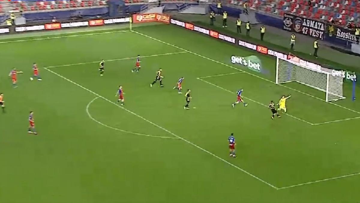 Gol de cascadorii râsului în Steaua - Ceahlăul » Portarul „militarilor” a privit cum mingea intră agonizant în poartă