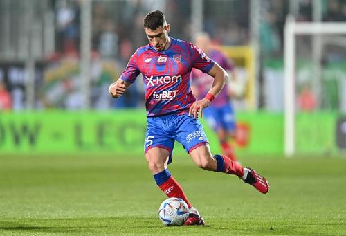 Bogdan Racovițan este titular la Rakow în duelul cu Sporting, programat de la ora 19:45, în runda cu numărul 3 a grupei D din Europa League. Meciul nu este televizat în România, dar poate fi urmărit liveSCORE pe GSP.ro.