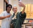 Crina Abrudan, soția fostului internațional Gabi Popescu, s-a fotografiat alături de Ronaldinho, în timpul vacanței petrecute în Dubai.