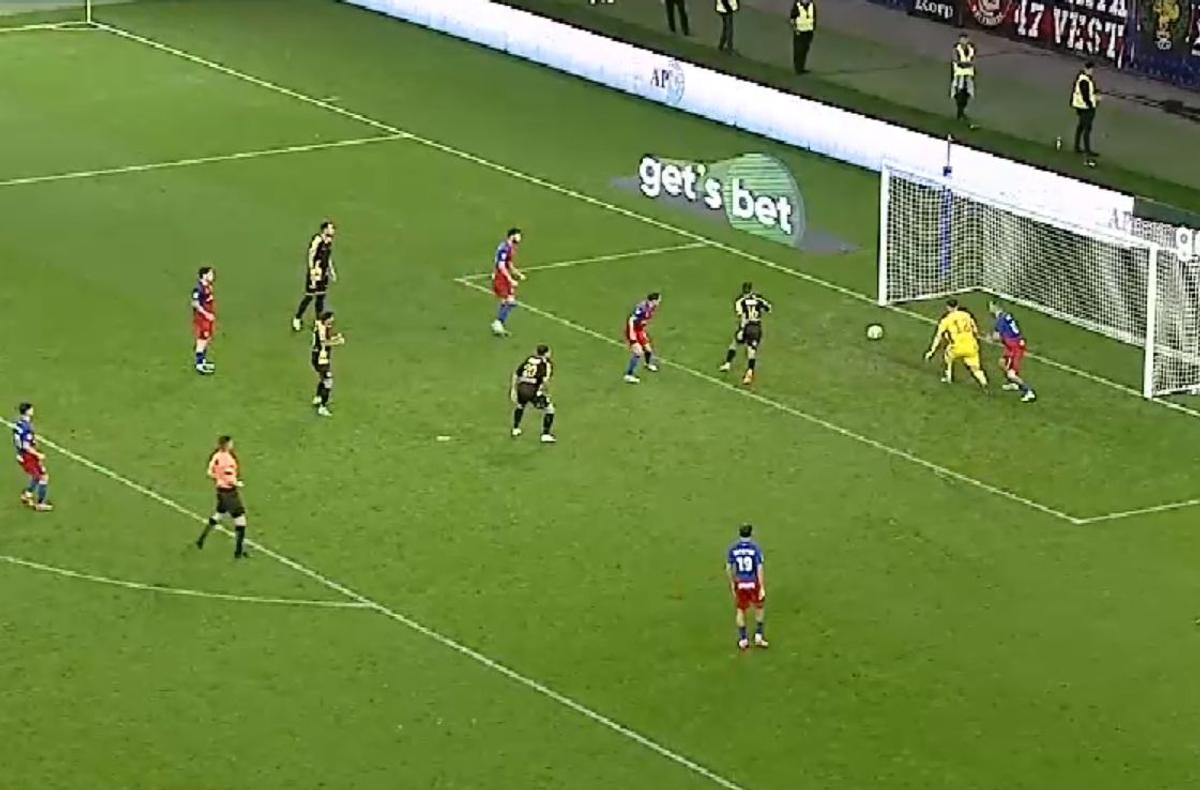 Gol de cascadorii râsului în CSA Steaua - Ceahlăul: autor, fostul dinamovist Mihai Neicuțescu