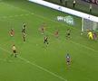 Gol de cascadorii râsului în Steaua - Ceahlăul » Portarul „militarilor” a privit cum mingea intră agonizant în poartă