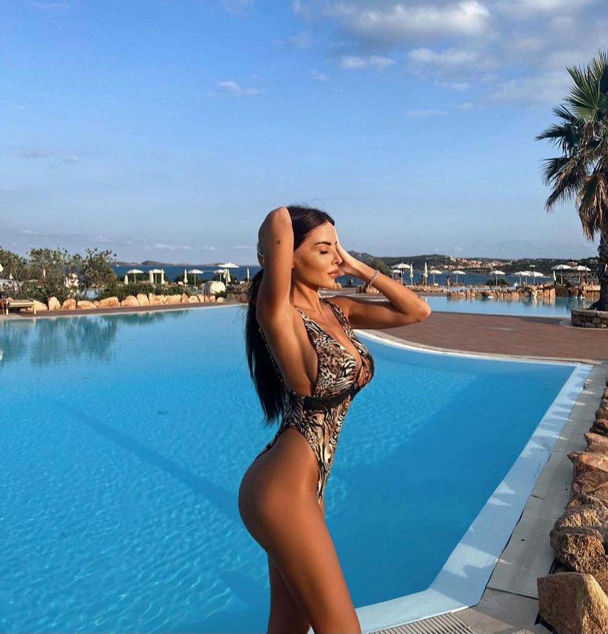 Sosia lui Kim Kardashian e jurnalistă și a uimit cu apariția la meciul de UCL
