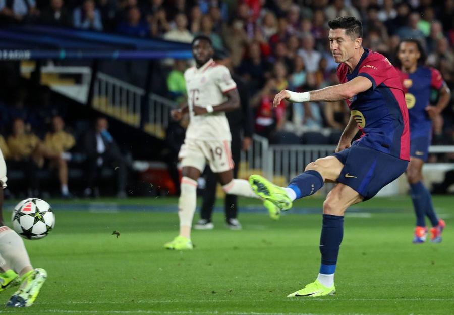 Robert Lewandowski (36 de ani) are un început fenomenal de sezon pentru FC Barcelona / Foto: Imago Superduelul BMV blanco vs LYR blaugrana. Lewandowski, „singur” împotriva lui Mbappe, Vinicius și Bellingham